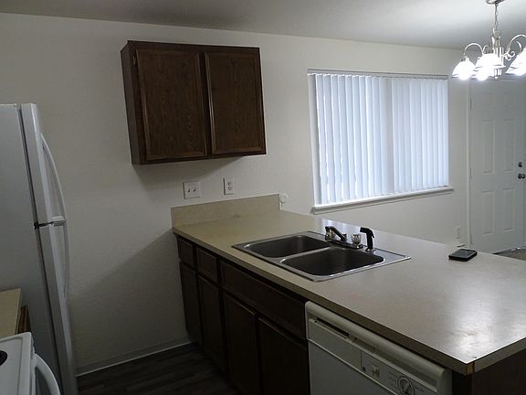 4th image of 1471 W Sandalwood Dr