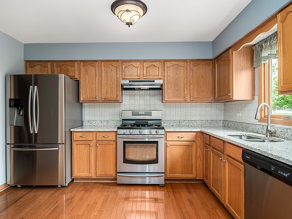 3rd image of 960 Wildwood Dr