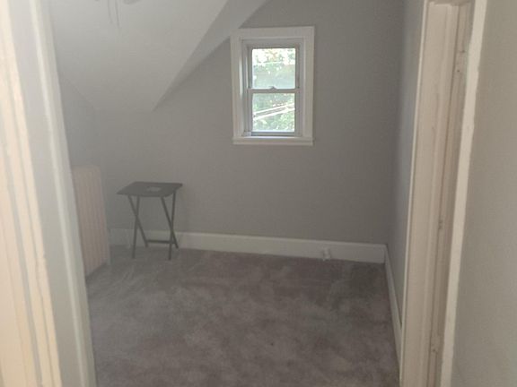 3rd image of 284 Morton St E