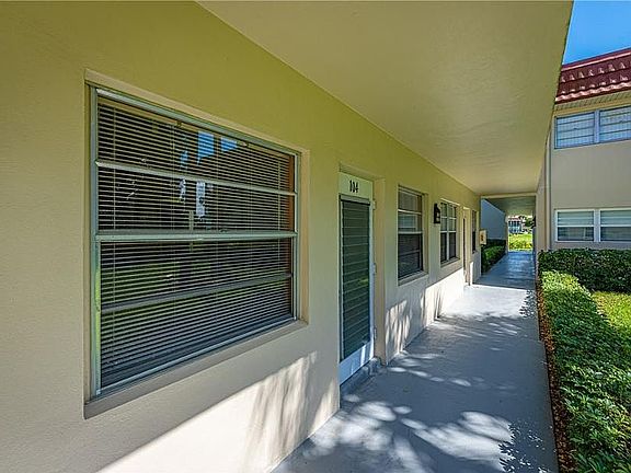 3rd image of 147 Woodland Dr