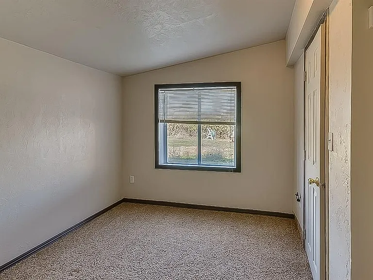 223 E Florida Ave — Photo 9
