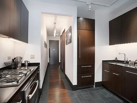 3rd image of 40 Broad St APT 17G