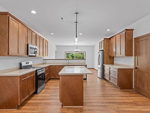 4th image of 236 W 2nd St