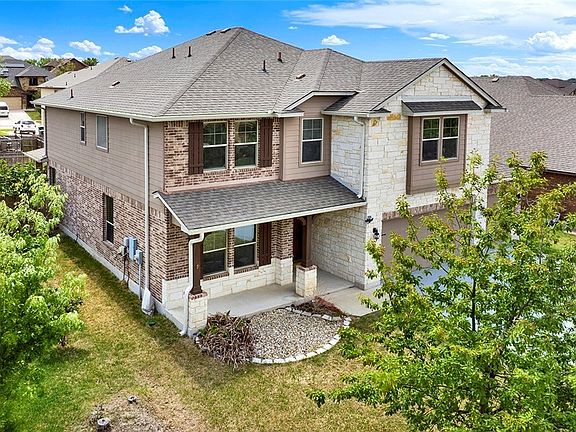 3rd image of 804 Valentino Dr