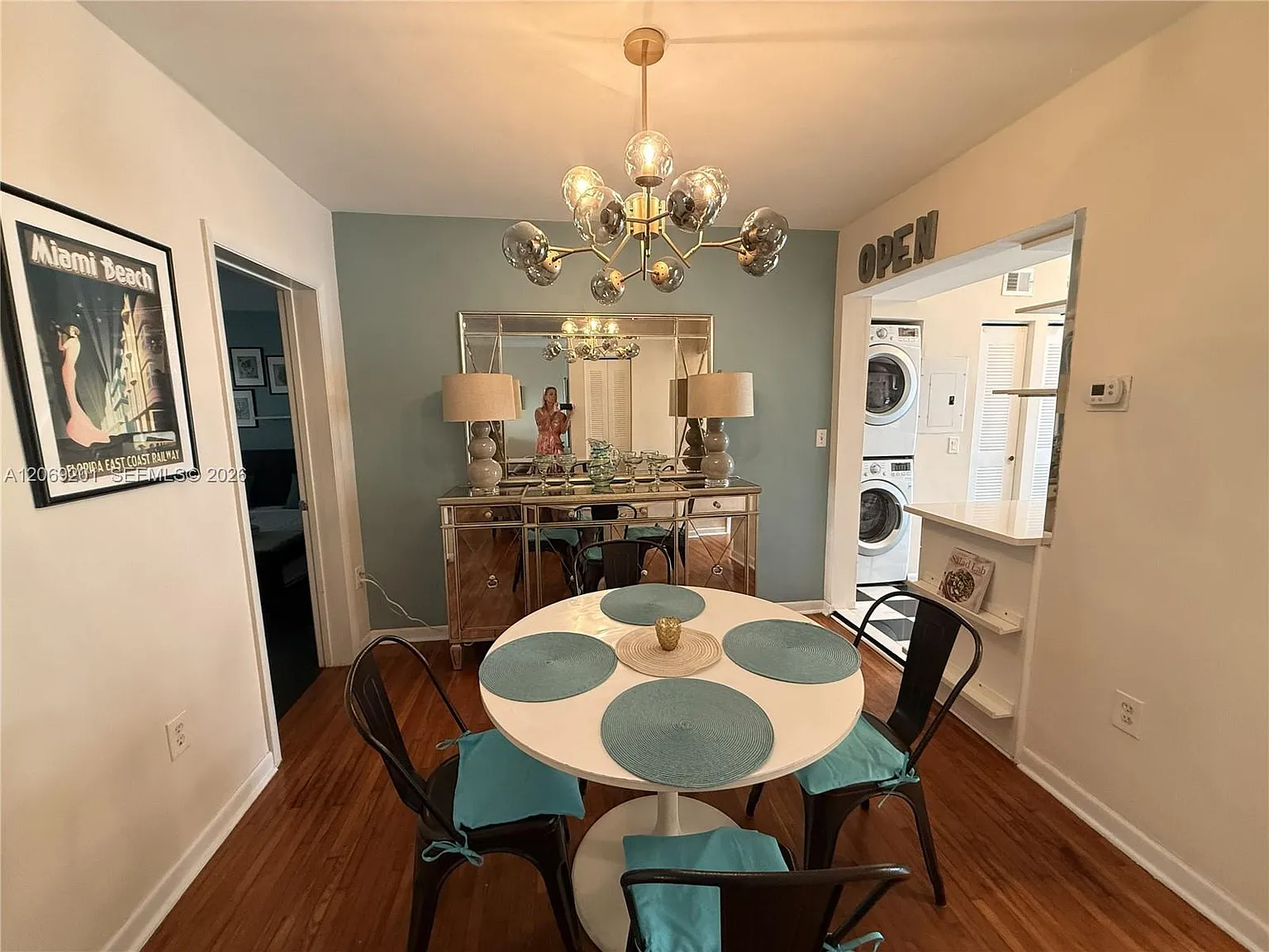 Jefferson Court Condo — Photo 2