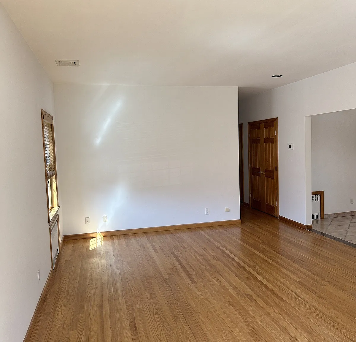 3 bed, 2.0 bath, 1830 sqft, $4,200 — Photo 2