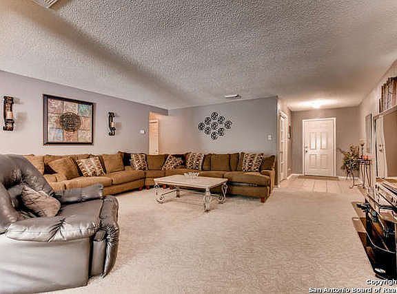 4th image of 10426 Pelican Oak Dr