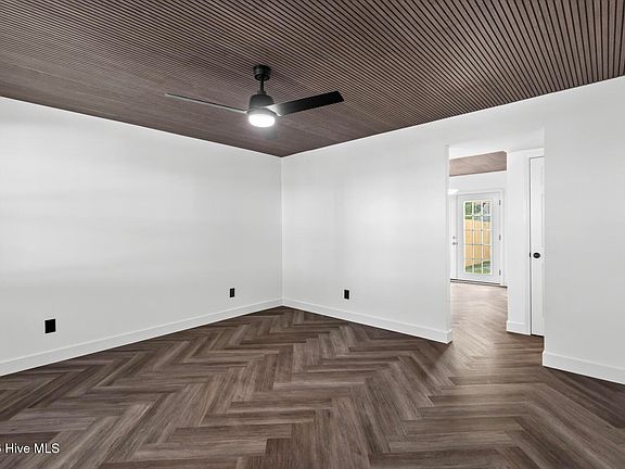 2nd image of 405 Myrtlewood Circle