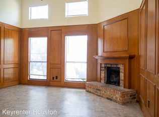 24 Regency Ln, Houston, TX 77088