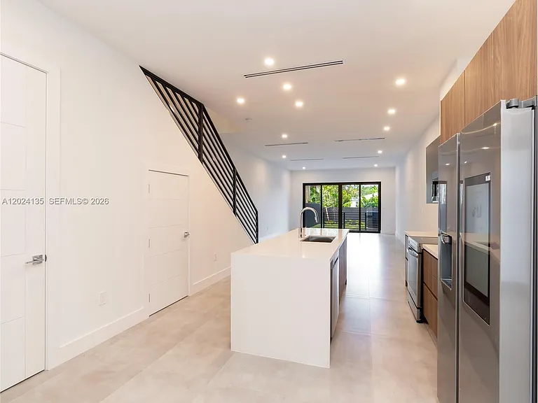 1118 NE 10th Ave #1118 — Photo 4