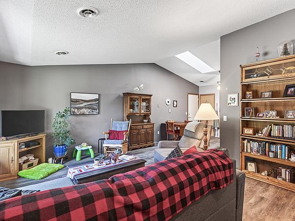 3rd image of 3662 Gershwin Ln N