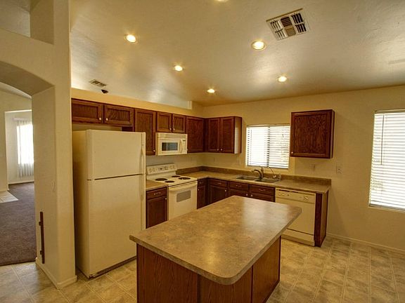 3rd image of 1307 W Calle Rio Lobo