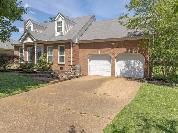 2858 Iroquois Dr, Thompsons Station, TN 37179