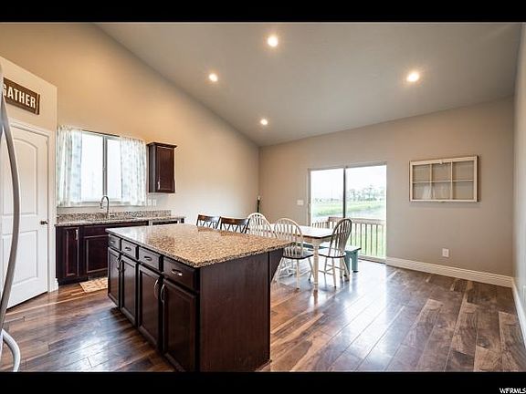4th image of 2719 E Clarkstone Dr