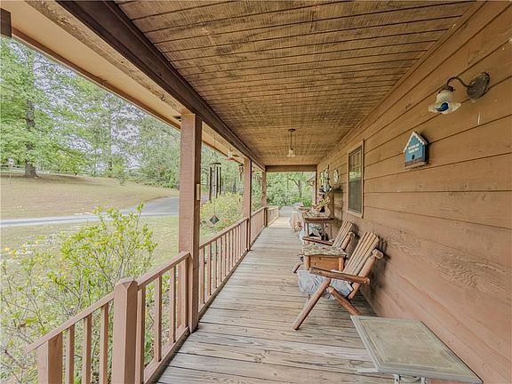 4th image of 2960 Greenvalley Rd