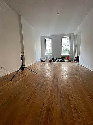 1st image of 1089 2nd Ave #3
