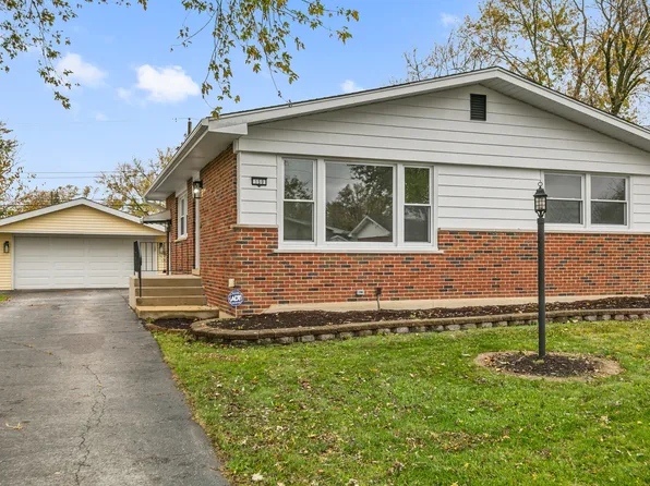 150 Serena Dr, Chicago Heights, IL 60411