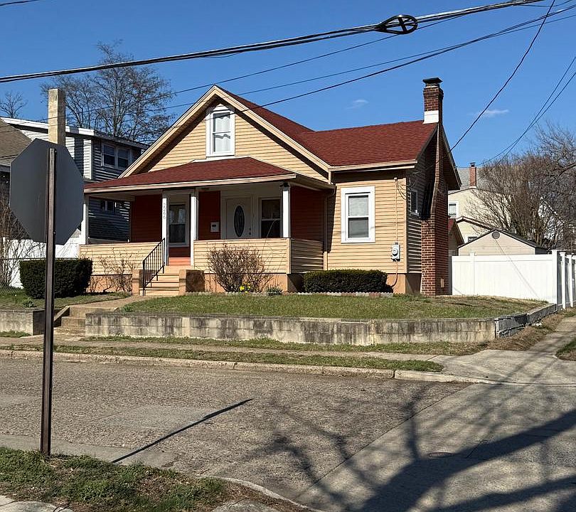 2nd image of 2266 38th St