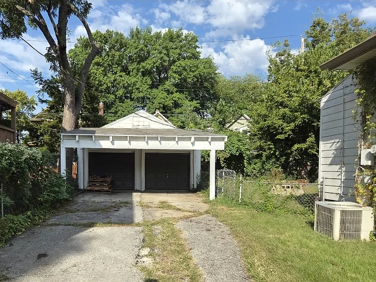 4524 Liberty St — Photo 3