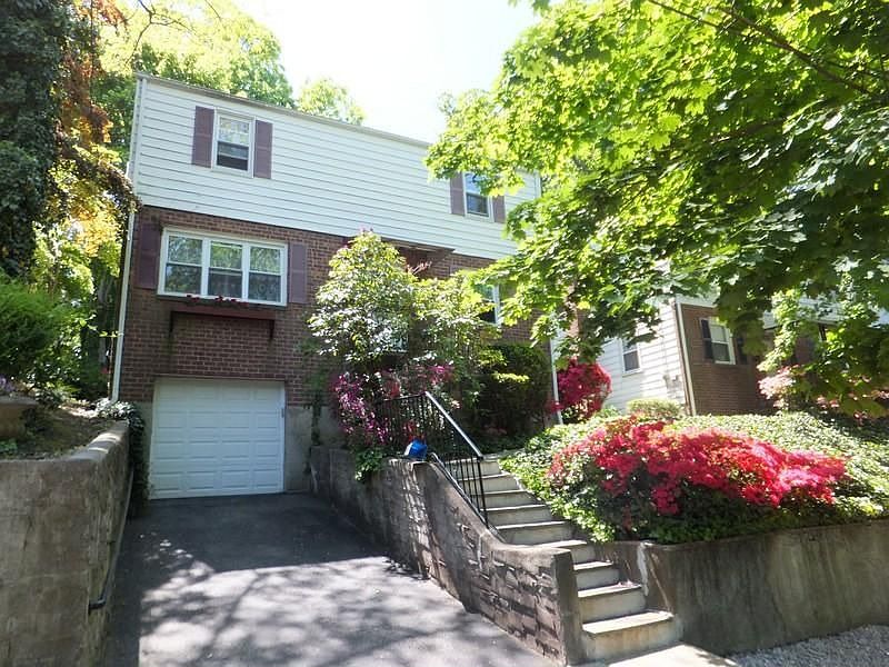 Desmond HIll Colonial