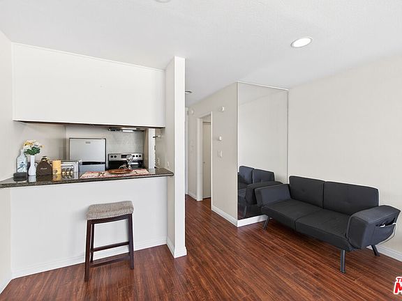 5th image of 525 S Ardmore Ave APT 351
