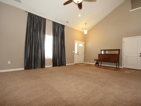 4th image of 702 Sagebrush Way