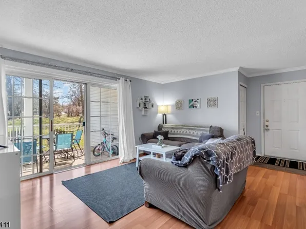 51 Caitlin Ct, Franklin Twp., NJ 08823