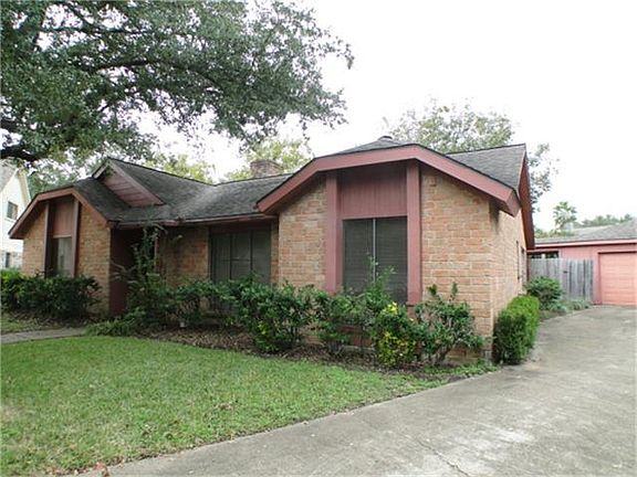 2nd image of 1202 Park Royale Ln