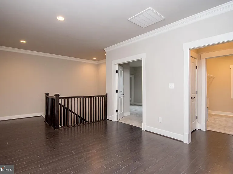 6928 Regent Ln — Photo 40