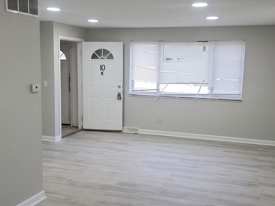 1st image of 23901 Banbury Cir APT 10