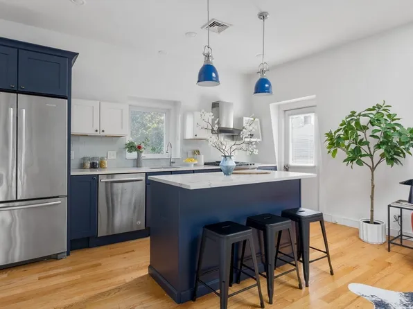 12 Grand View Ave #3, Somerville, MA 02143