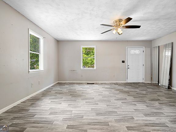4th image of 1869 Spring Ave NW