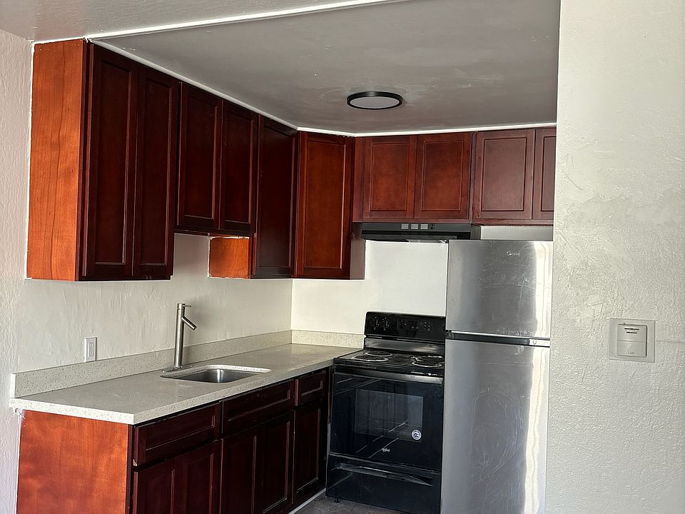 1st image of 545 Clarinada Ave
