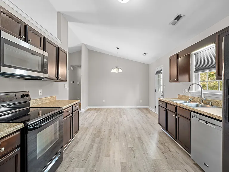 322 Reid Ct N — Photo 14