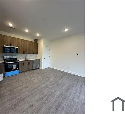 3 bed, $2,100 — Photo 2