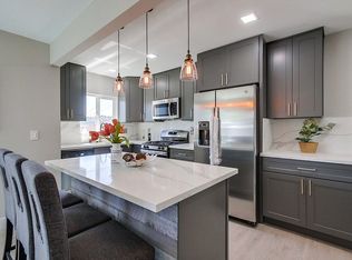 835 Phillips St, Vista, CA 92083