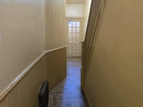 1530 Gates Avenue image 3 of 19