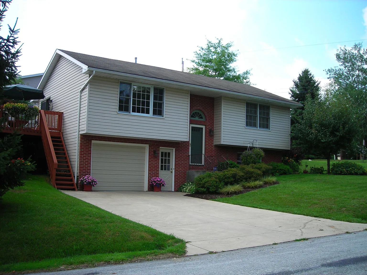 5415 Walters Ave photo 1