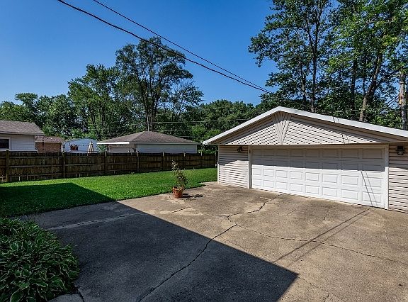 3rd image of 13512 S End Ln