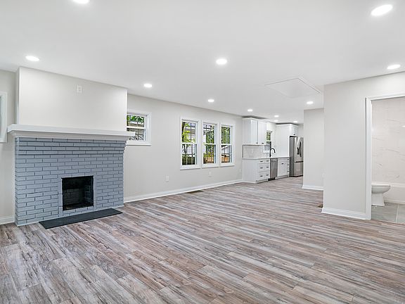 5th image of 135 1/2 Fairlawn Ave