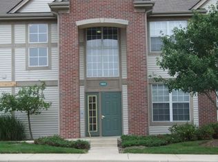 1603 Carlemont Dr APT B, Crystal Lake, IL 60014