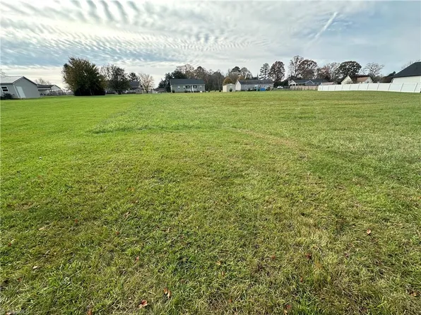 149 Tranquility Ln #18, Harmony, NC 28634