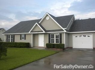 109 Friars Chase Ln, Fuquay Varina, NC 27526
