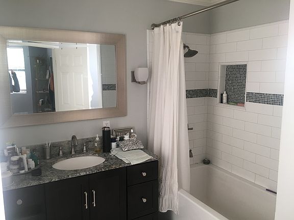 5th image of 404 W 64th Pl