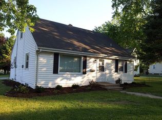 617 E Main St, Little Chute, WI 54140