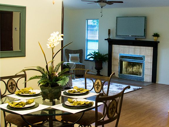 4th image of 460 Bearded Oaks Cir