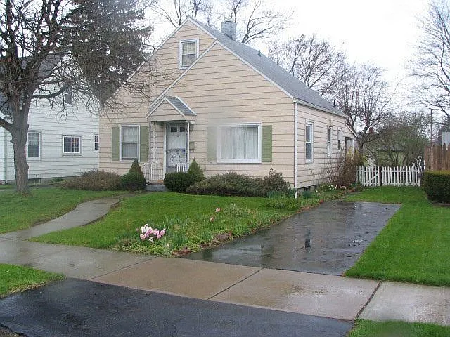 612 McDowell Pl photo 1