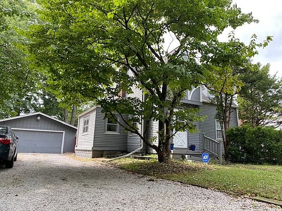 2nd image of 1001 Monterey Ave