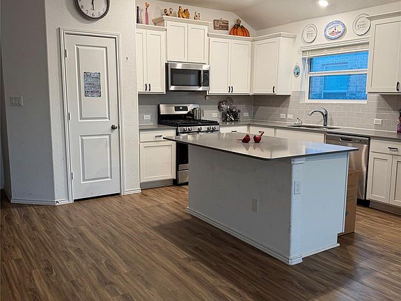 5th image of 108 Esparza Dr