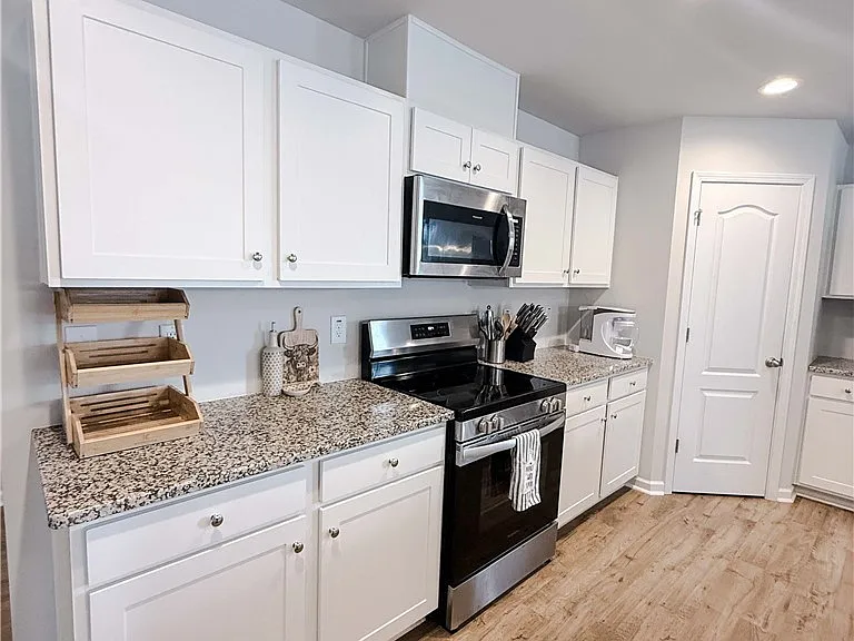 127 Arlington Dr — Photo 8